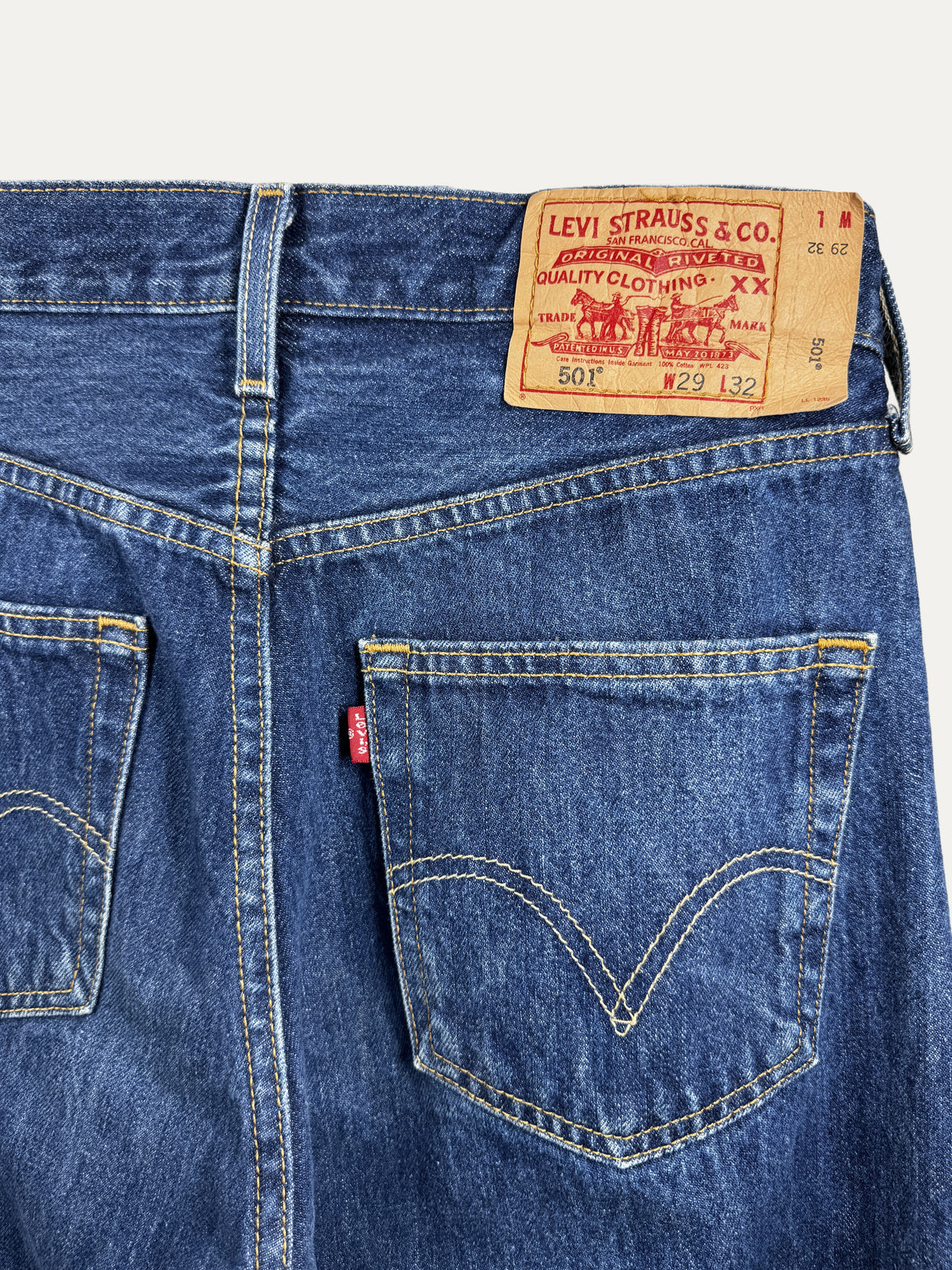 Vintage Levi's 501 Straight Jeans in mid wash, unisex, size W29 L32 – second-hand