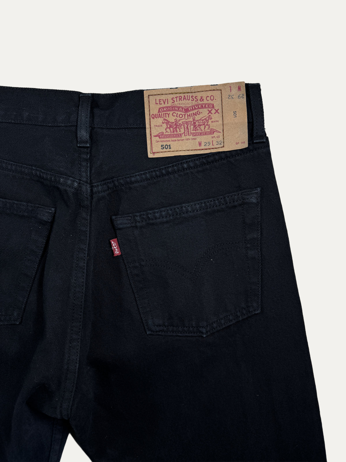 Vintage Levi's 501 Straight Jeans in black, unisex, size W29 L32 – second-hand