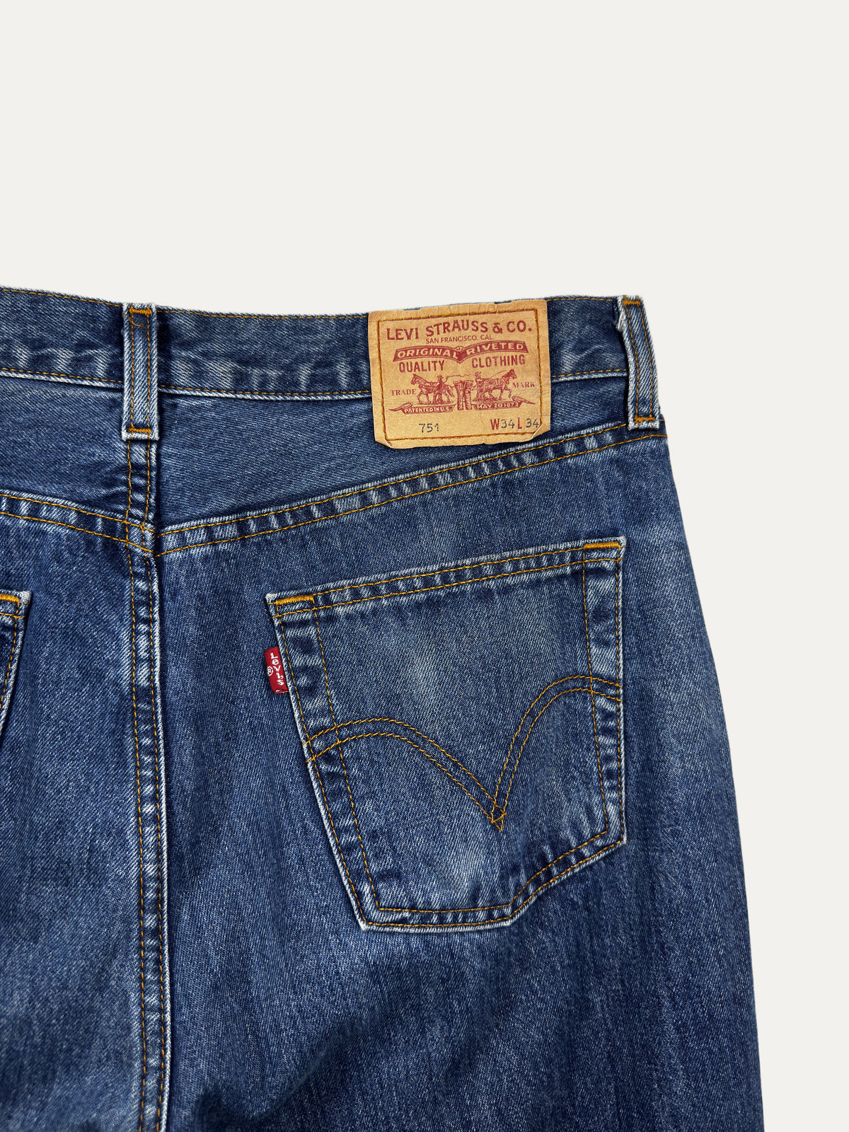 Vintage Levi's 751 Straight Jeans in mid wash, men's, size W34 L34 – second-hand