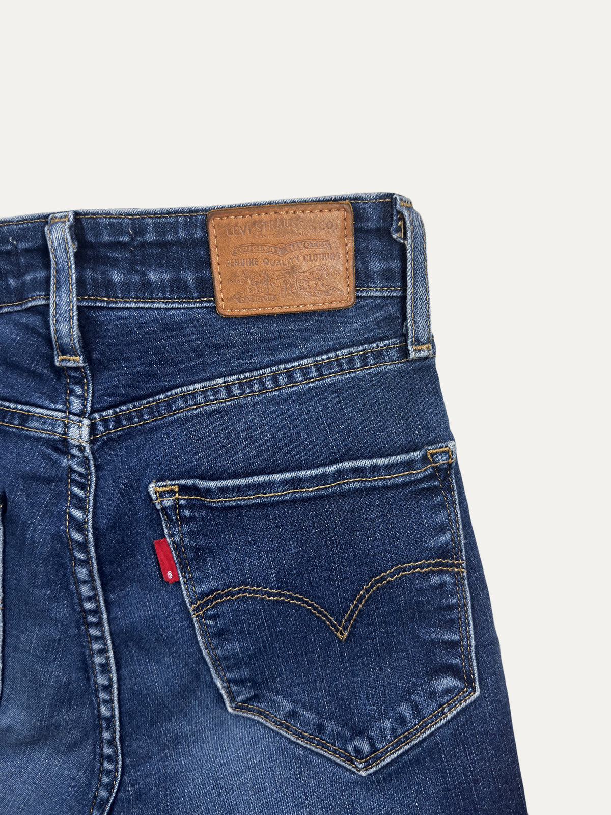 Vintage Levi's 720 Skinny Jeans in mid wash, women's, size W24 – second-hand
