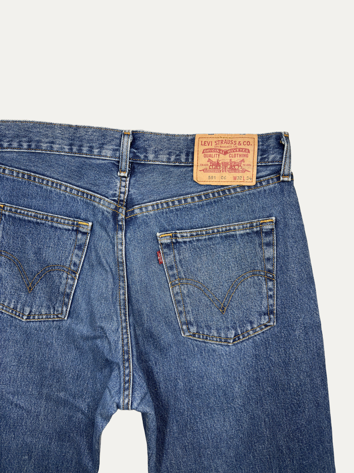 Vintage Levi's 581 Straight Jeans in mid wash, unisex, size W32 L34 – second-hand