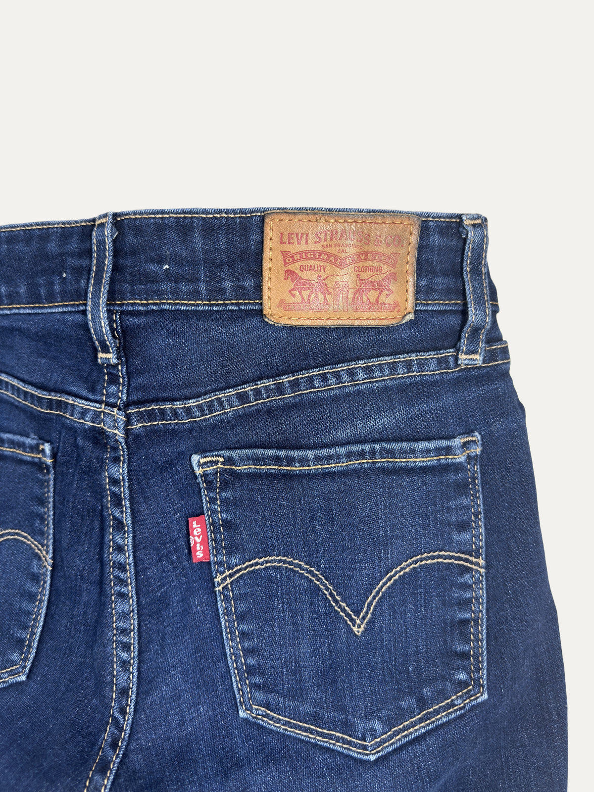 Vintage Levi's 711 Skinny Jeans in dark wash, women's, size W25 – second-hand
