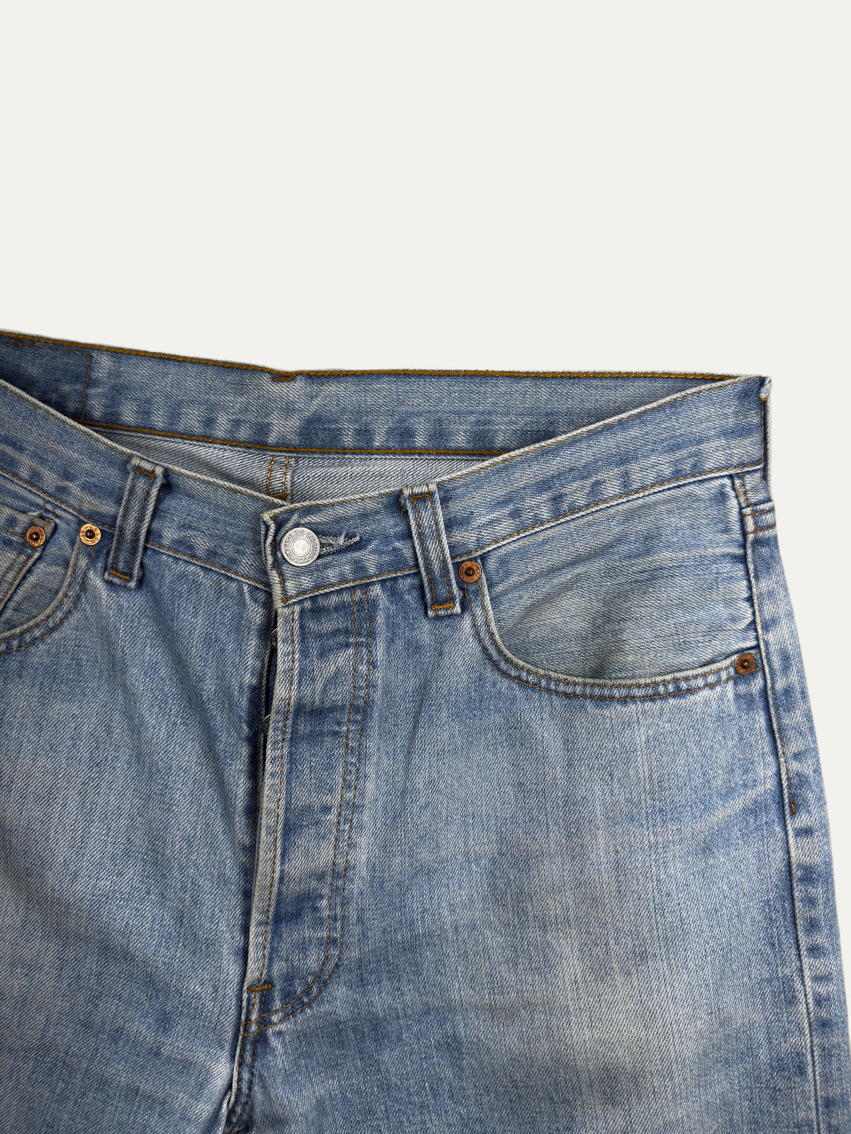 Vintage Levi's 501 Straight Jeans in light wash, unisex, size W32 L32 – second-hand