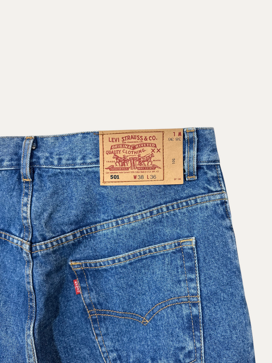 Vintage Levi's 501 Straight Jeans in blue, unisex, size W38 L36 – second-hand