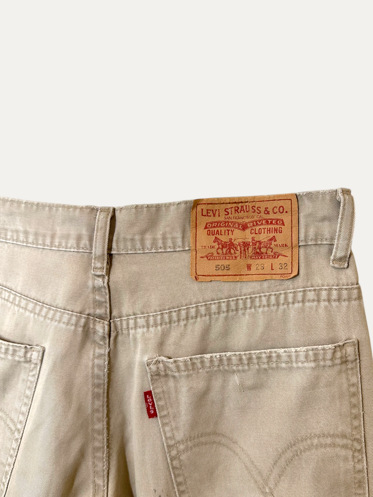 Vintage Levi's 505 Straight Jeans in beige, unisex, size W28 L32 – second-hand