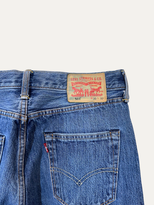 Vintage Levi's 501 Straight Jeans in blue, unisex, size W30 L32 – second-hand