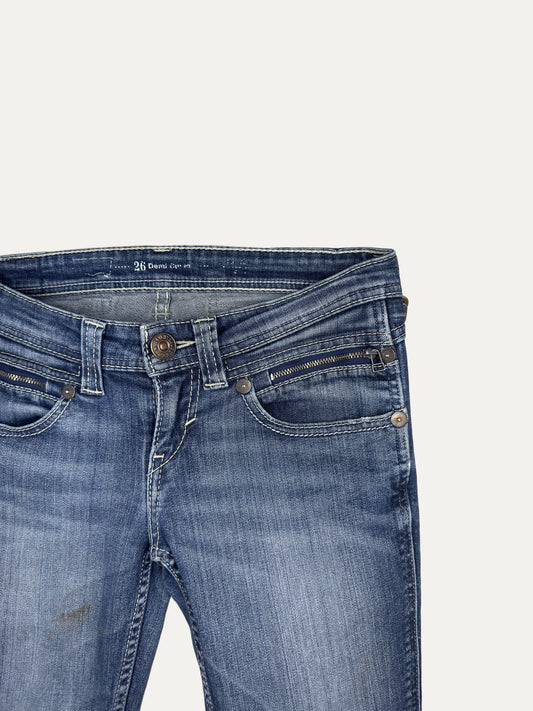 Vintage Levi's Low Waist Jeans in mid wash, women's, size W26 – second-hand