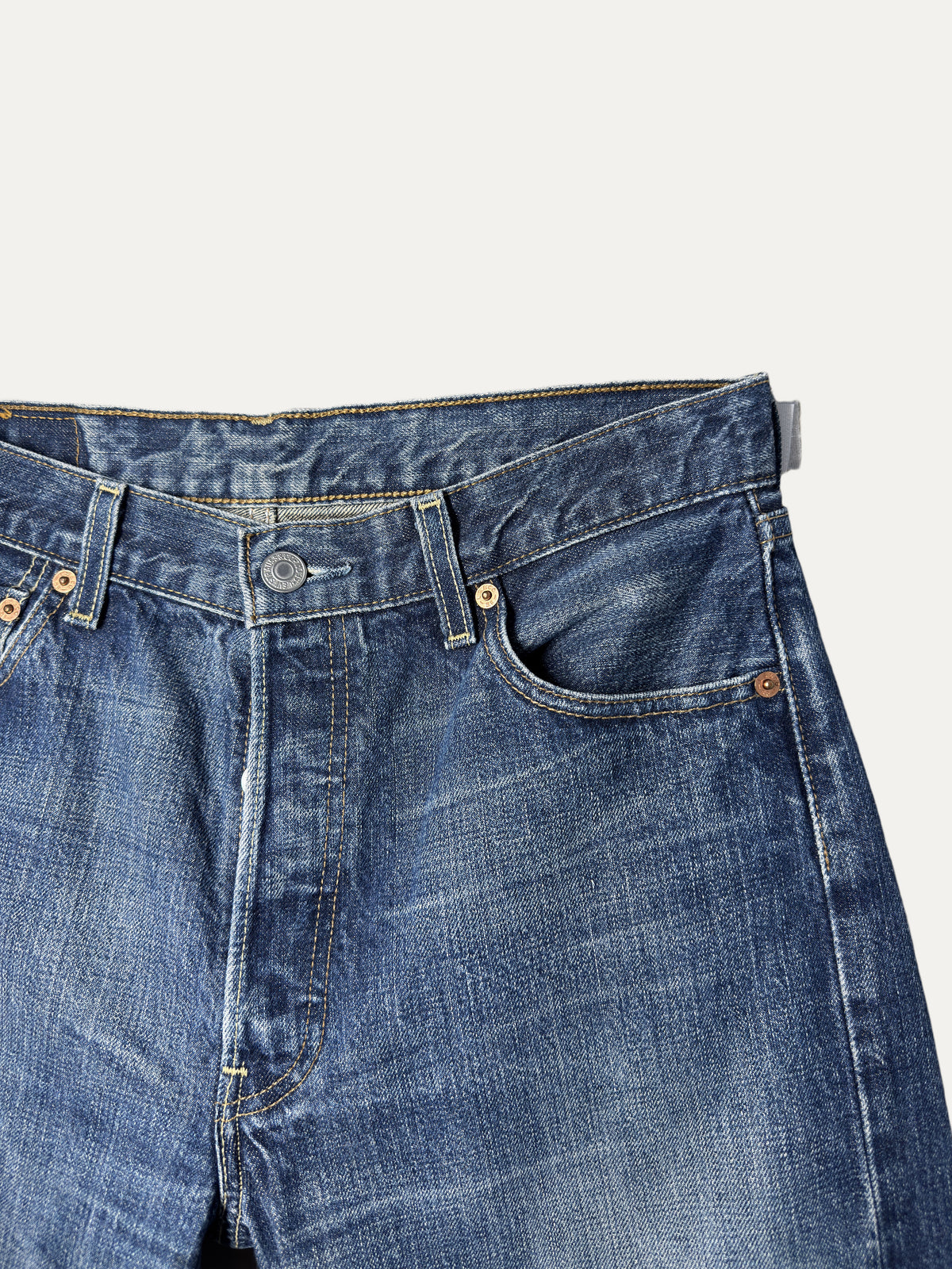 Vintage Levi's 501 Straight Jeans in mid wash, unisex, size W30 L34 – second-hand