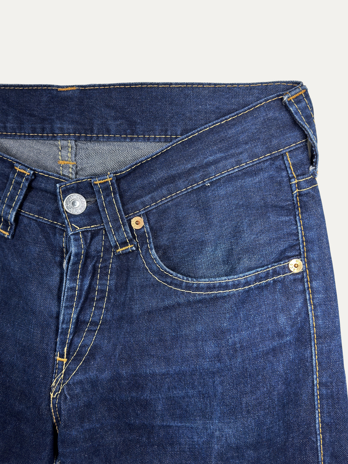 Vintage Levi's 907 Jeans in mid wash, unisex, size W32 L34 – second-hand