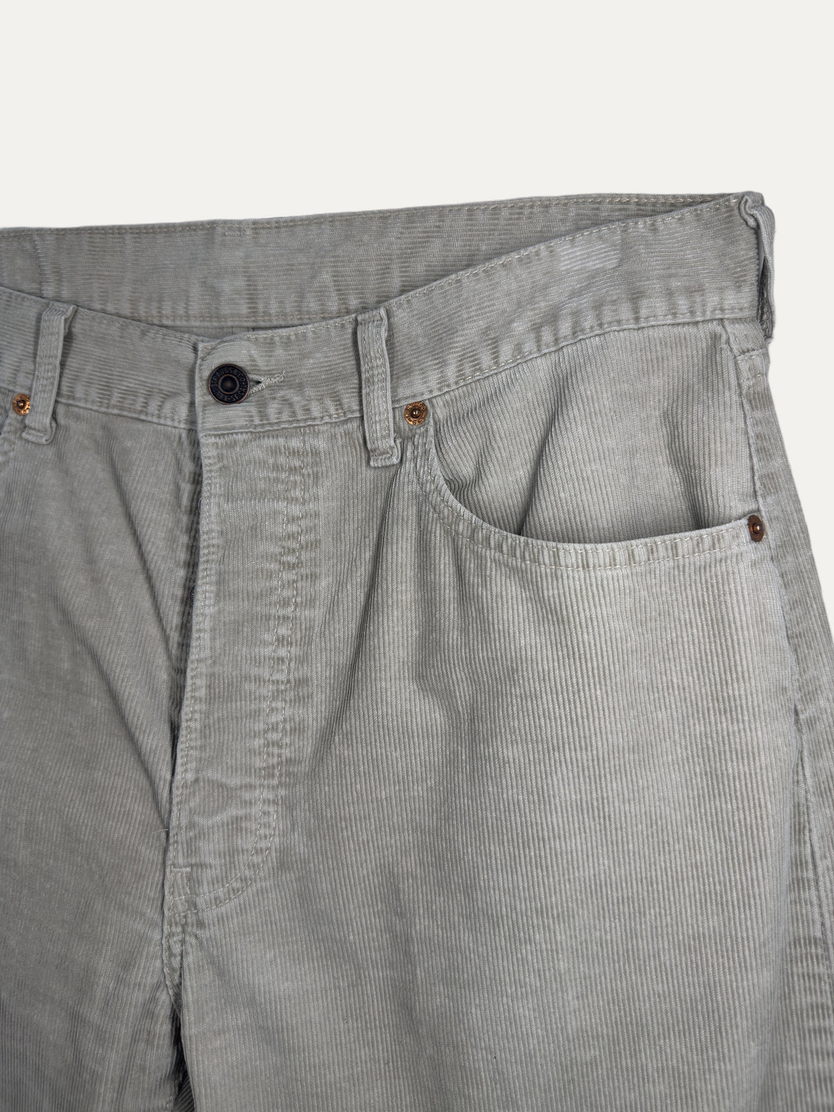 Vintage Levi's 551 Straight Jeans in beige, unisex, size W33 L36 – second-hand