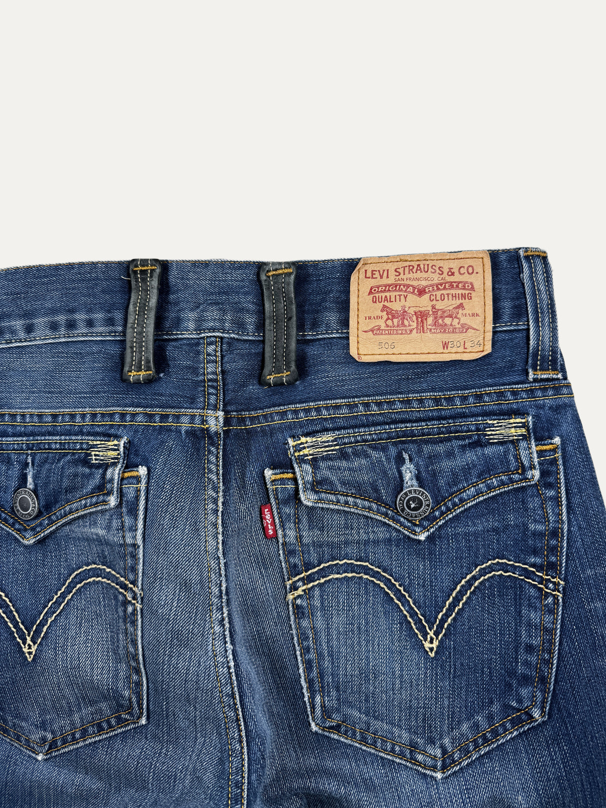 Vintage Levi's 506 Bootcut Jeans in mid wash, unisex, size W30 L34 – second-hand