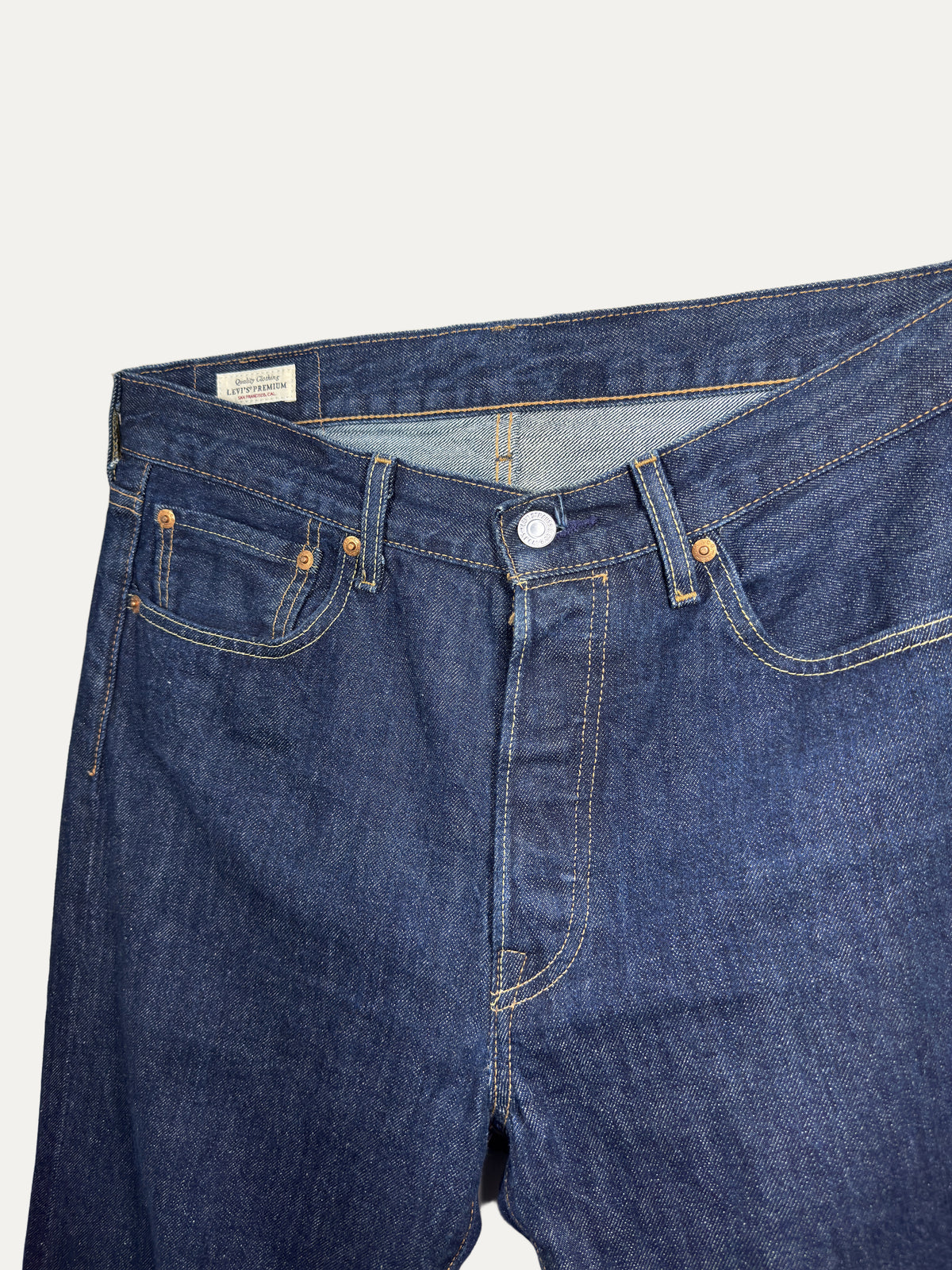 Vintage Levi's 501 Straight Jeans in mid wash, unisex, size W32 L32 – second-hand