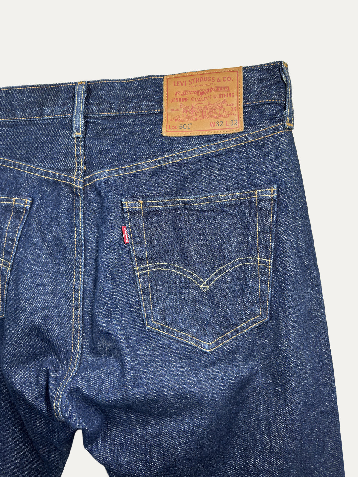 Vintage Levi's 501 Straight Jeans in mid wash, unisex, size W32 L32 – second-hand