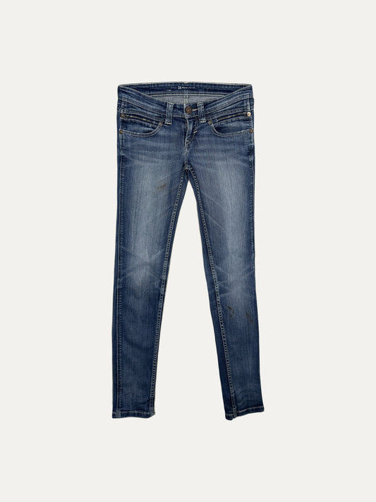Vintage Levi's Low Waist Jeans in mid wash, women's, size W26 – second-hand