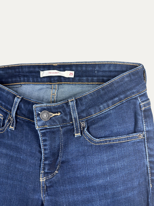 Vintage Levi's 711 Skinny Jeans in dark wash, women's, size W25 – second-hand