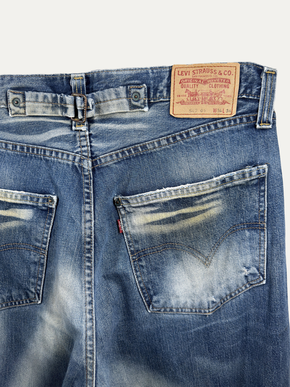 Vintage Levi's 542 Bootcut Jeans in mid wash, unisex, size W34 L34 – second-hand