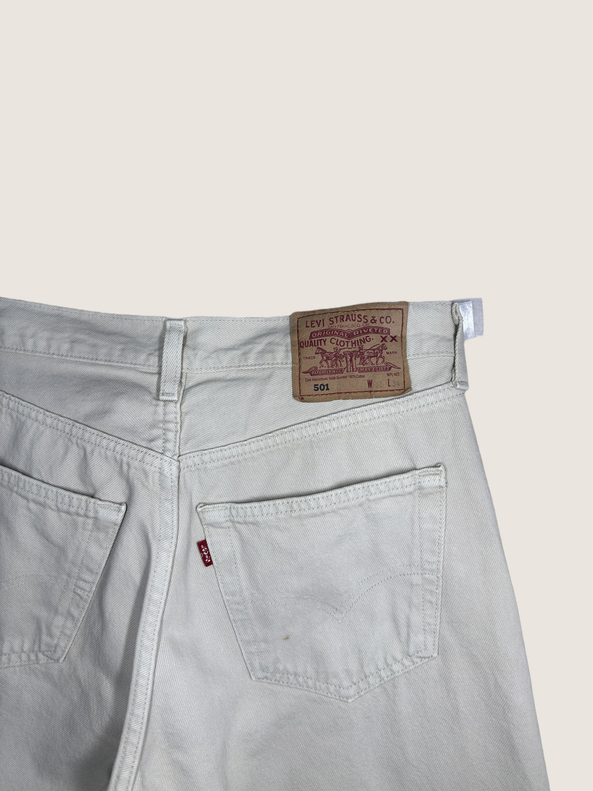 Vintage Levi's 501 Straight Jeans in beige, unisex, size W32 L36 – second-hand