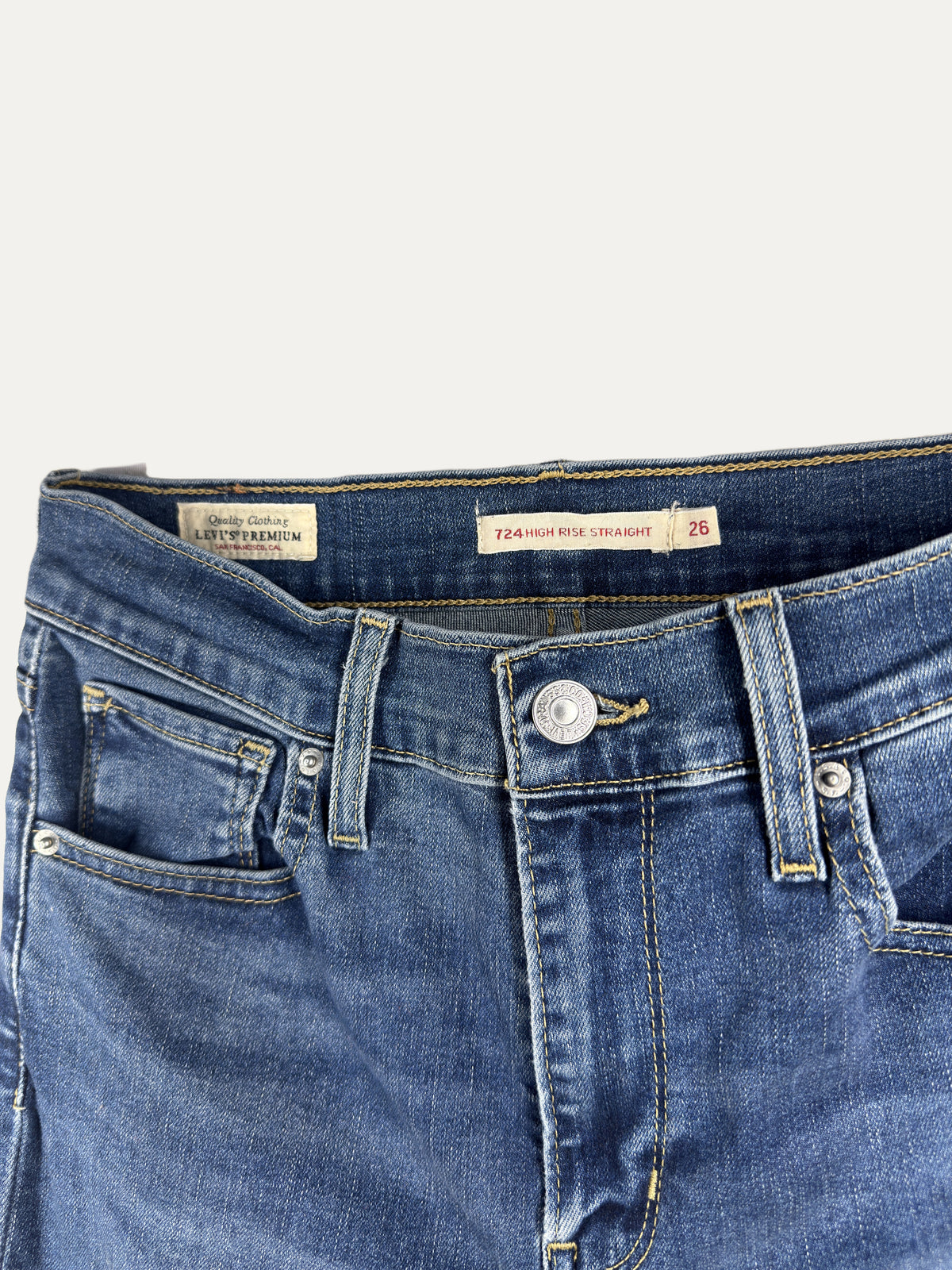 Vintage Levi's 724 Straight Jeans in mid wash, women's, size W26 – second-hand