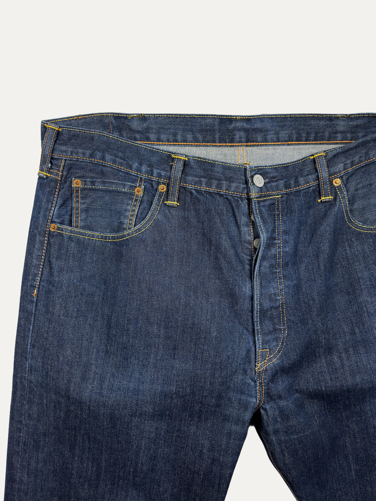 Vintage Levi's 501 Straight Jeans in dark wash, unisex, size W40 L34 – second-hand