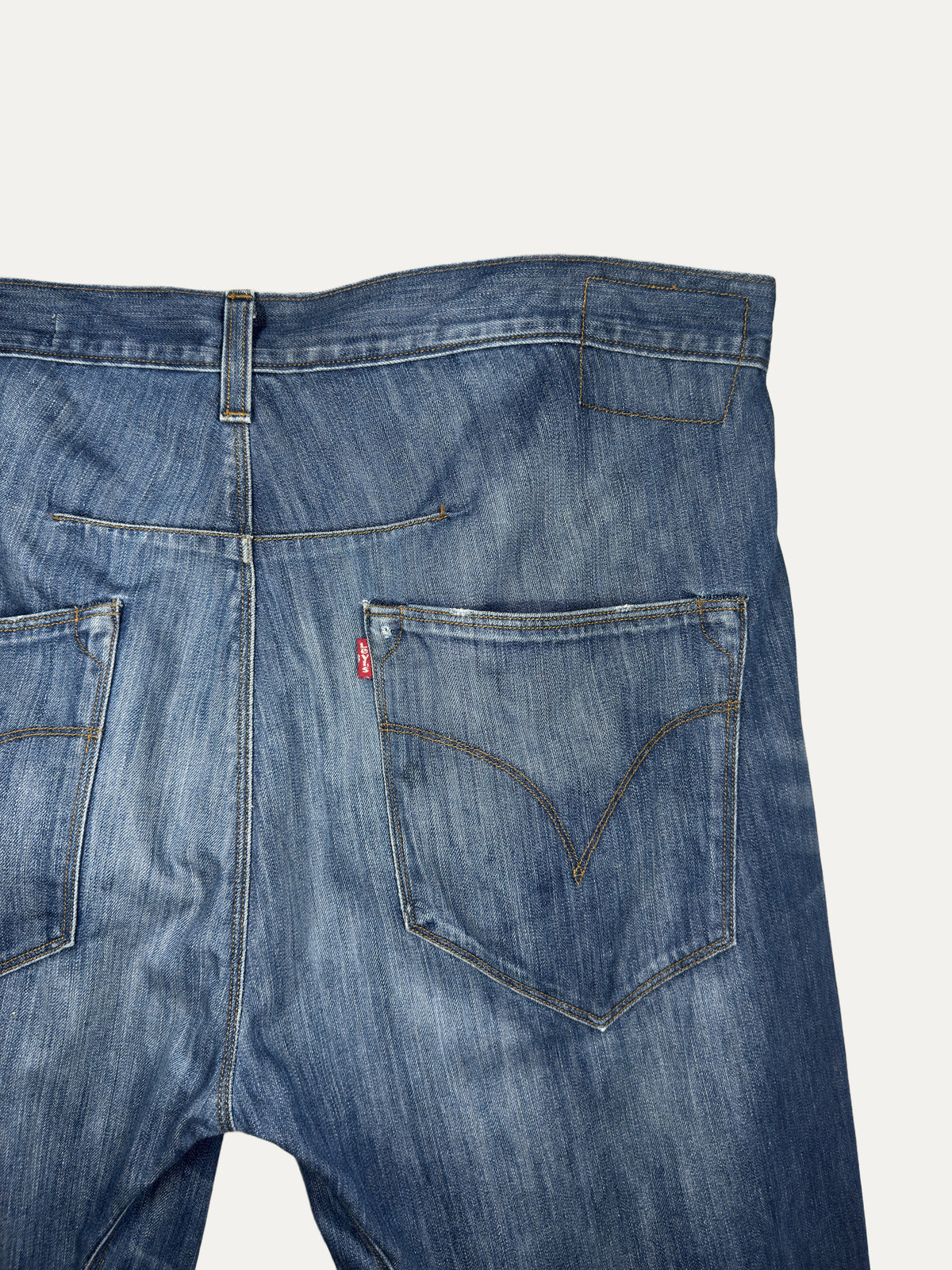 Vintage Levi's Engineered Jeans in mid wash, unisex, size W36 – second-hand
