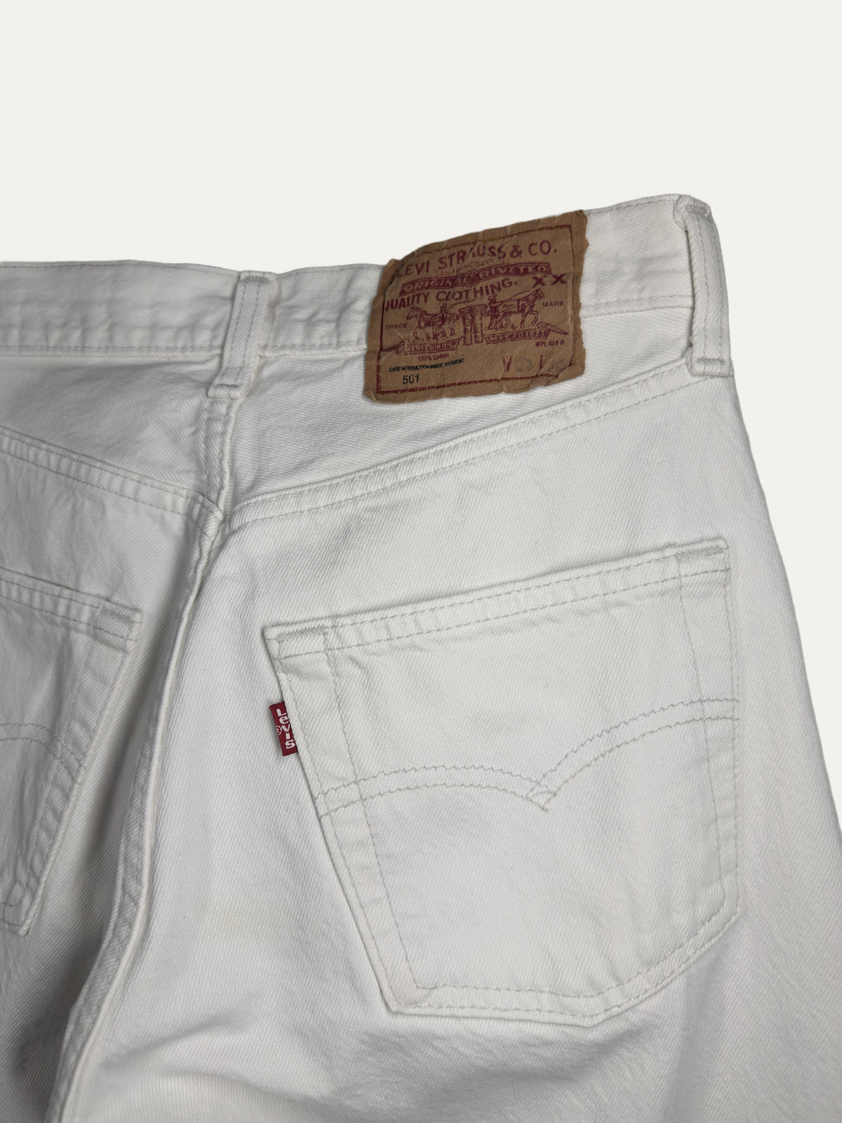 Vintage Levi's 501 Straight Jeans in white, unisex, size W27 L34 – second-hand