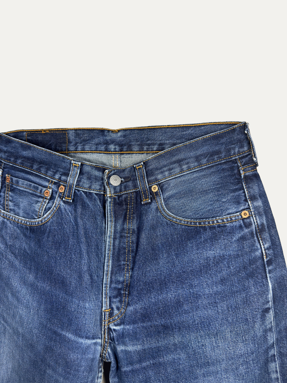 Vintage Levi's 501 Straight Jeans in mid wash, unisex, size W32 L32 – second-hand