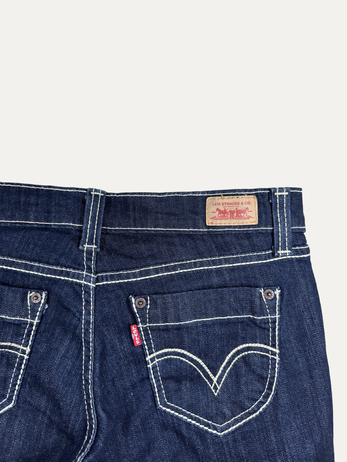 Vintage Levi's 524 Low waist Jeans in dark wash, women's, size W28 L32 – second-hand