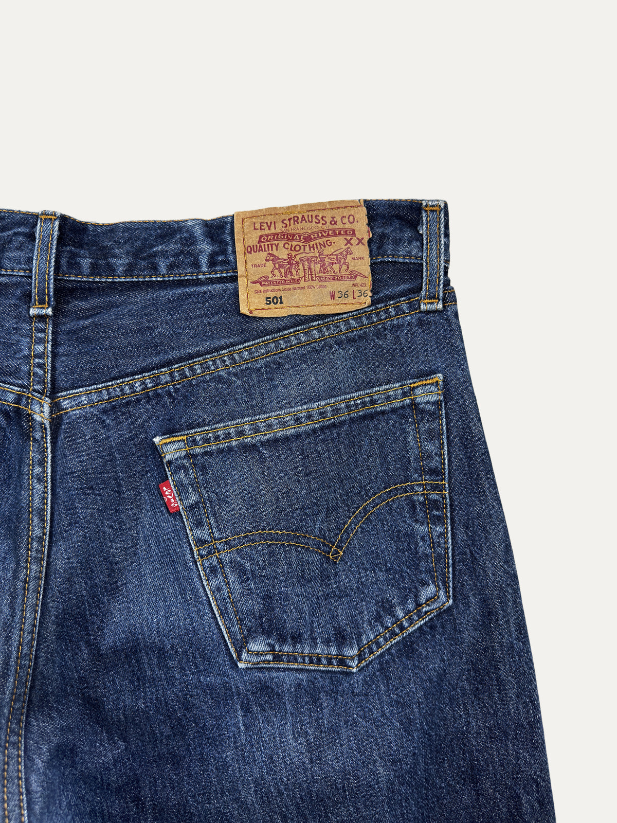 Vintage Levi's 501 Straight Jeans in mid wash, unisex, size W36 L36 – second-hand