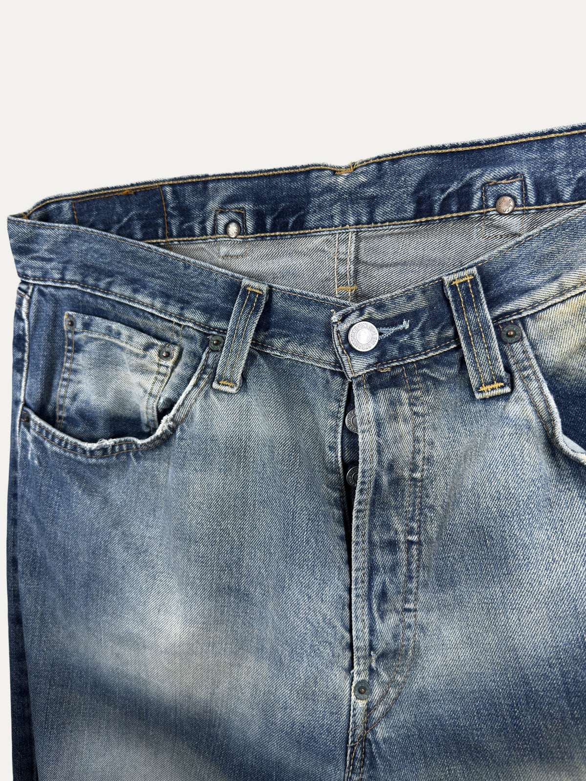 Vintage Levi's 542 Bootcut Jeans in mid wash, unisex, size W34 L34 – second-hand