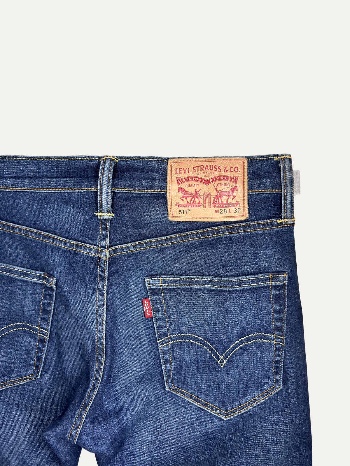 Vintage Levi's 511 Slim Jeans in mid wash, unisex, size W28 L32 – second-hand