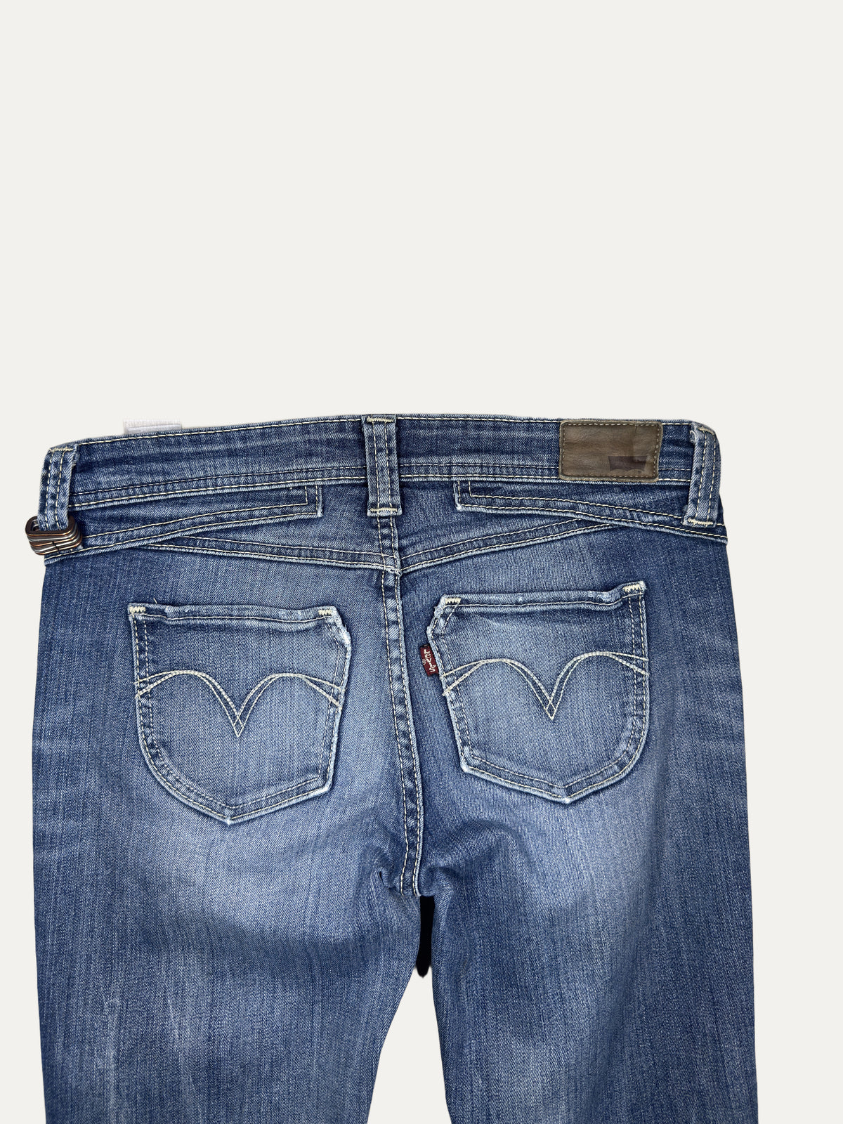 Vintage Levi's Low Waist Jeans in mid wash, women's, size W26 – second-hand