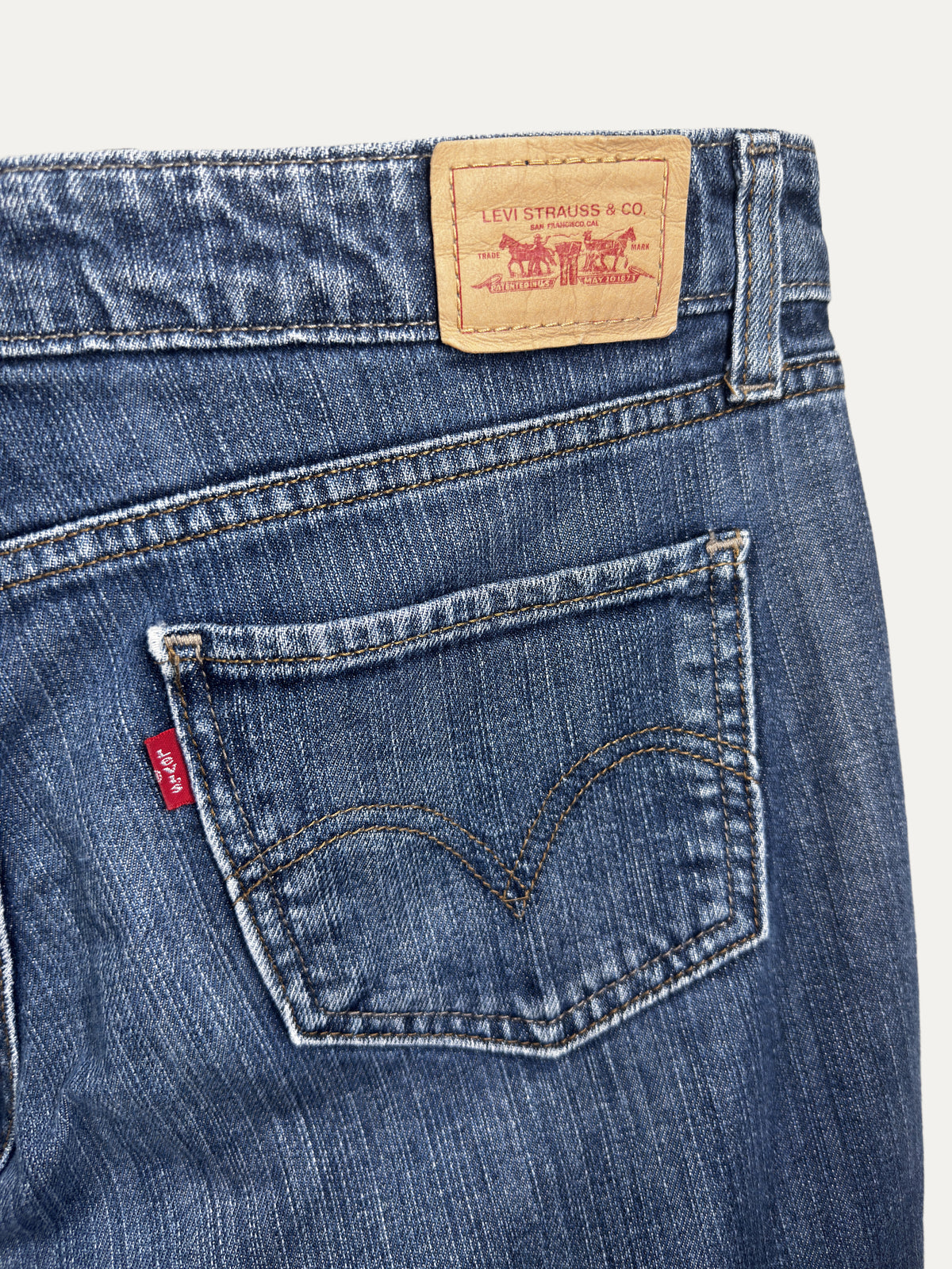 Vintage Levi's 518 Bootcut Jeans in mid wash, women's, size W29 – second-hand
