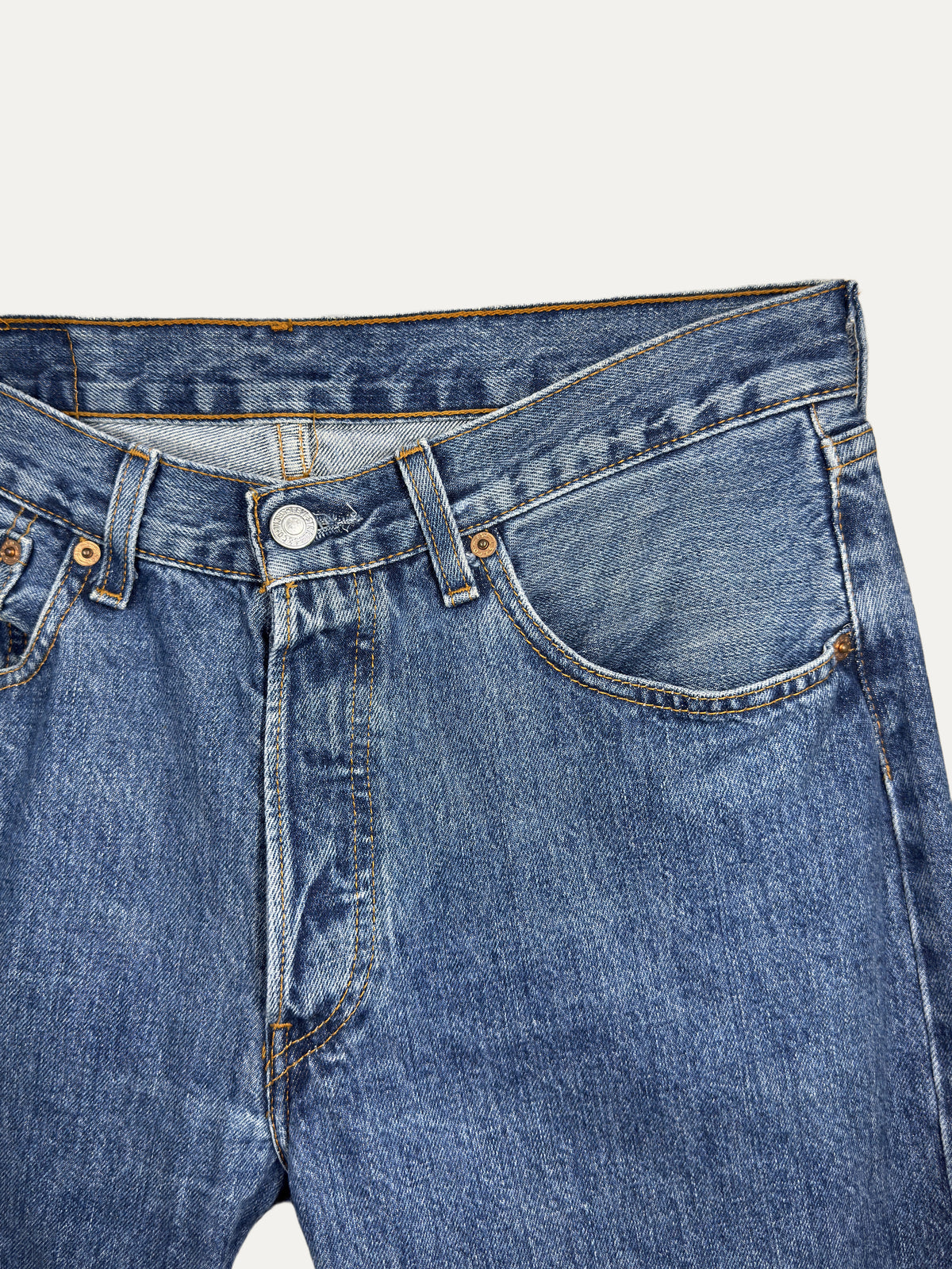 Vintage Levi's 501 Straight Jeans in mid wash, unisex, size W31 L34 – second-hand