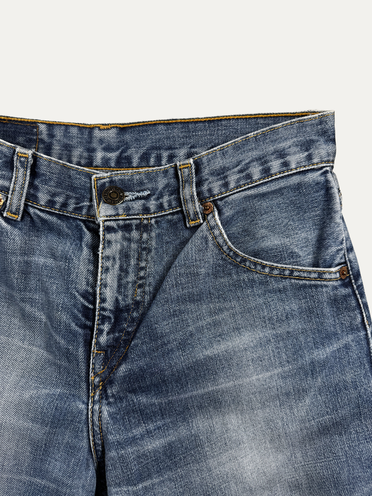Vintage Levi's 525 Bootcut Jeans in mid wash, unisex, size W27 L32 – second-hand