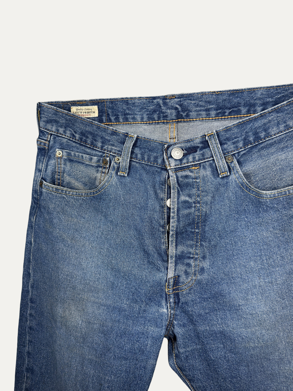 Vintage Levi's 501 Straight Jeans in mid wash, unisex, size W32 L32 – second-hand