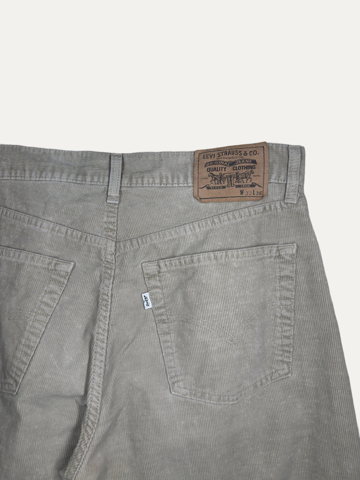 Vintage Levi's 551 Straight Jeans in beige, unisex, size W33 L36 – second-hand