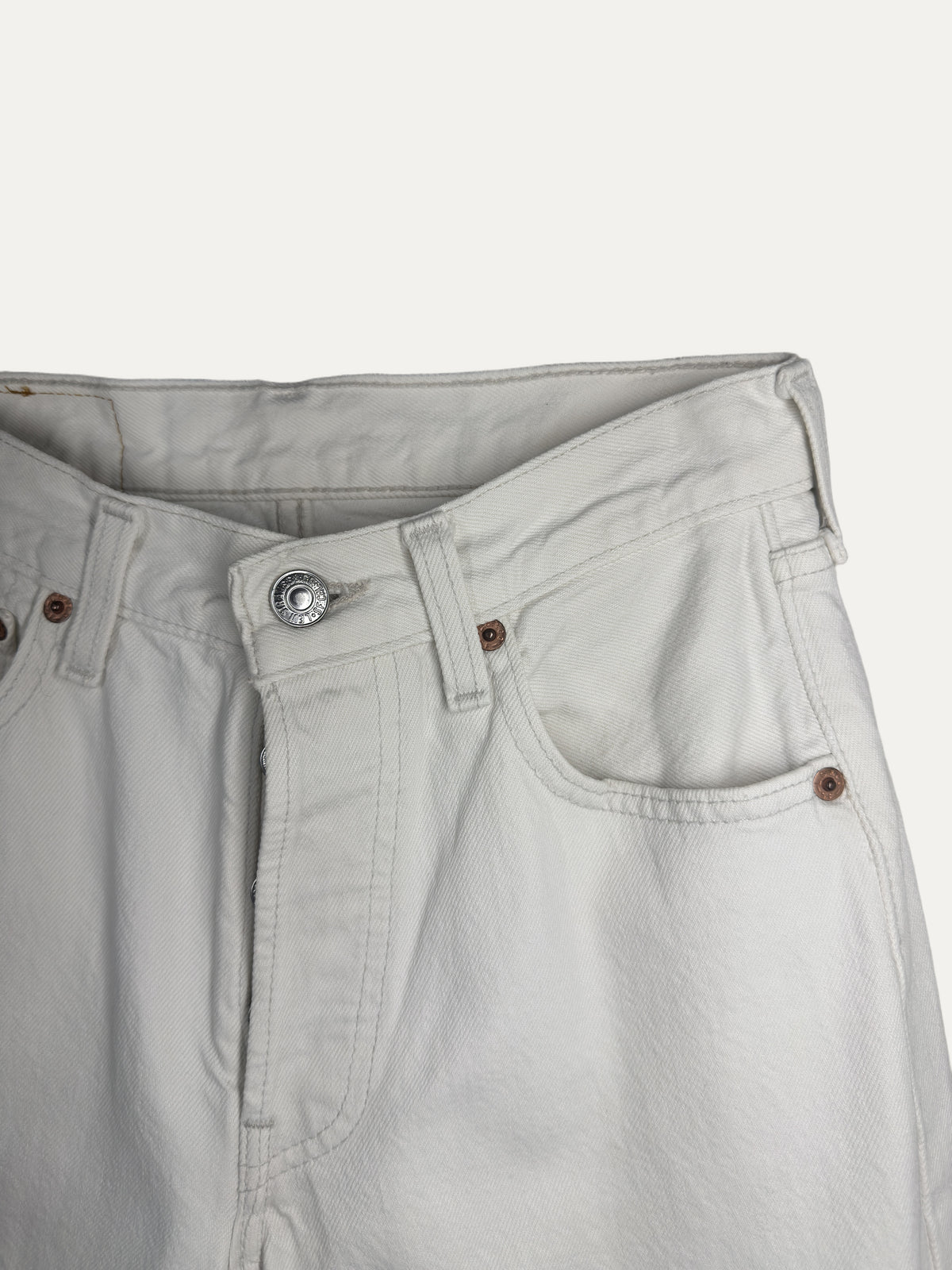 Vintage Levi's 501 Straight Jeans in white, unisex, size W27 L34 – second-hand