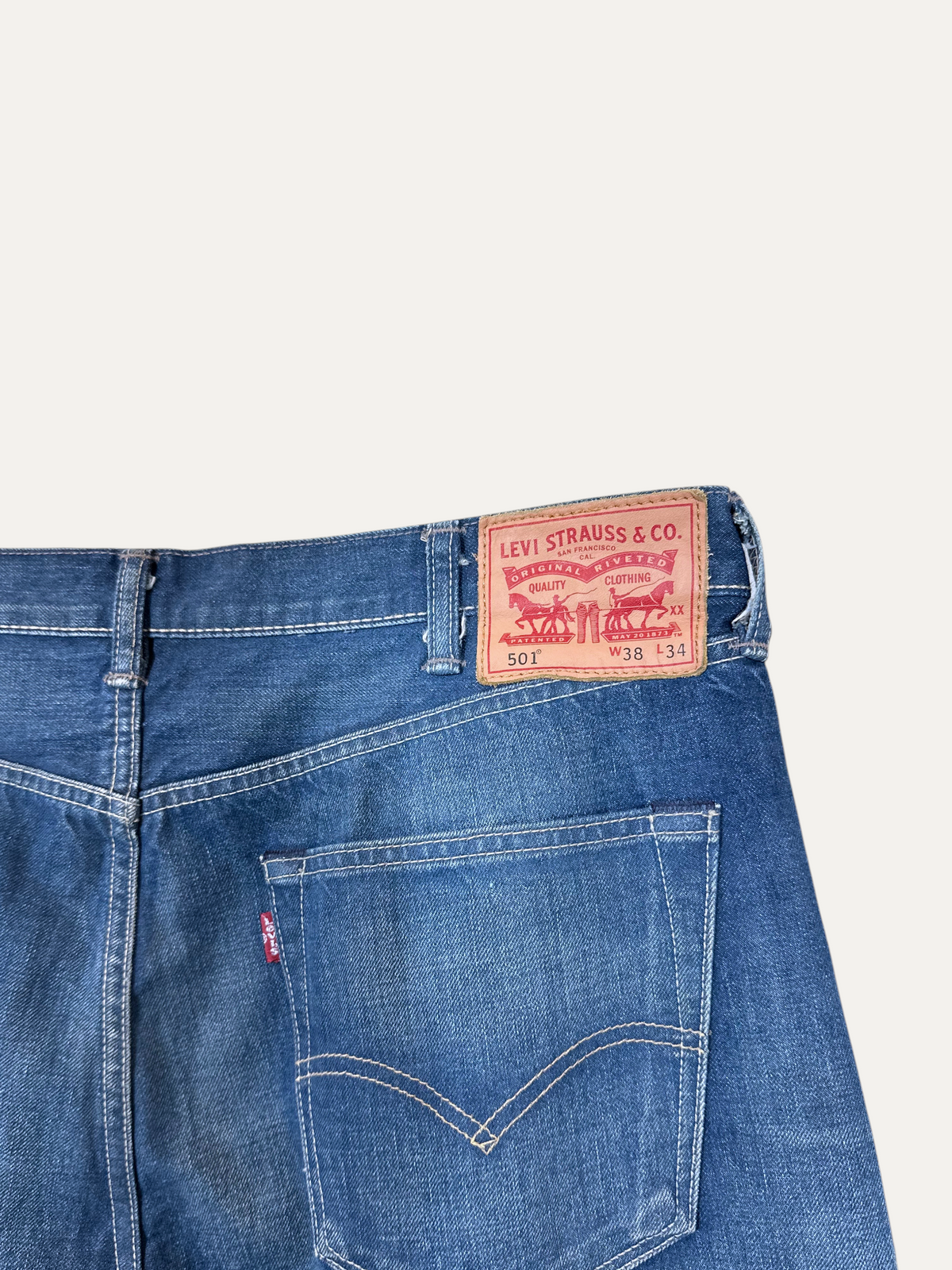 Vintage Levi's 501 Straight Jeans in blue, unisex, size W38 L34 – second-hand