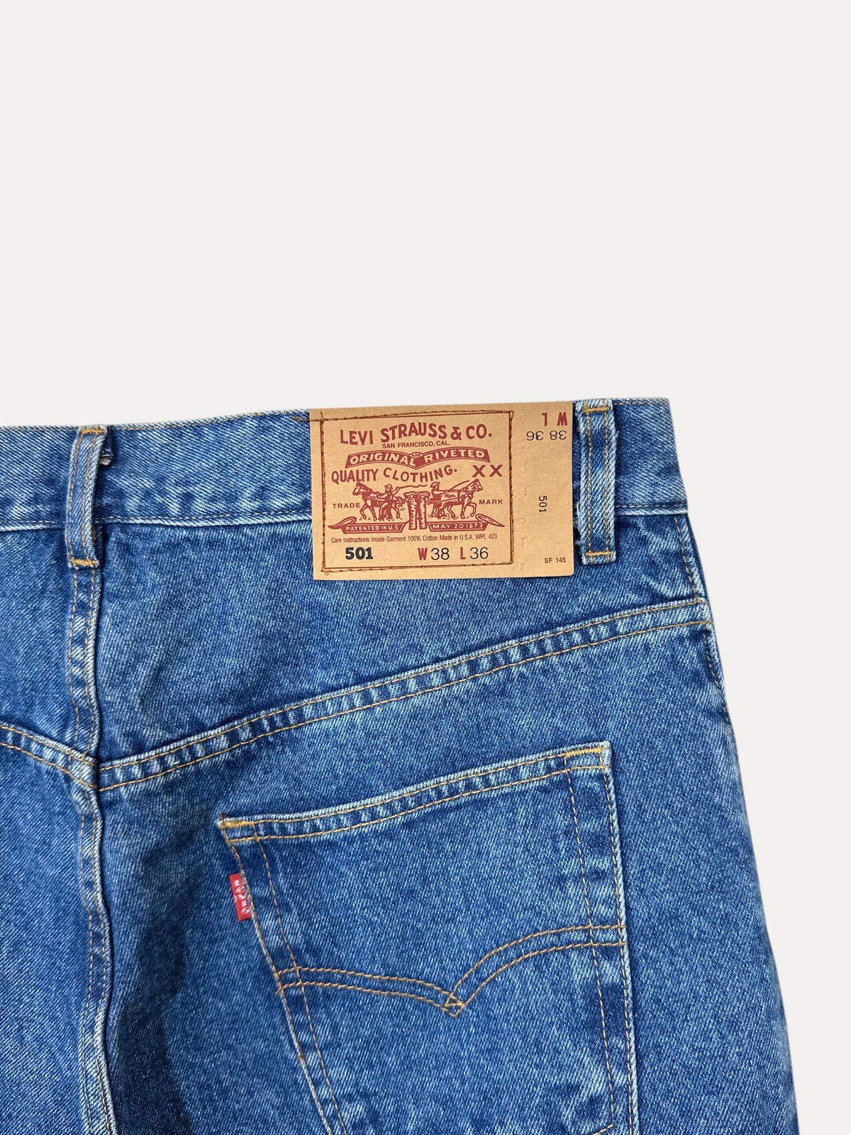 Vintage Levi's 501 Straight Jeans in blue, unisex, size W38 L36 – second-hand