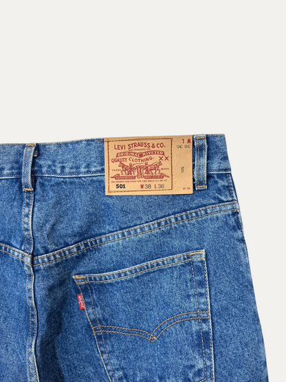 Vintage Levi's 501 Straight Jeans in blue, unisex, size W38 L36 – second-hand
