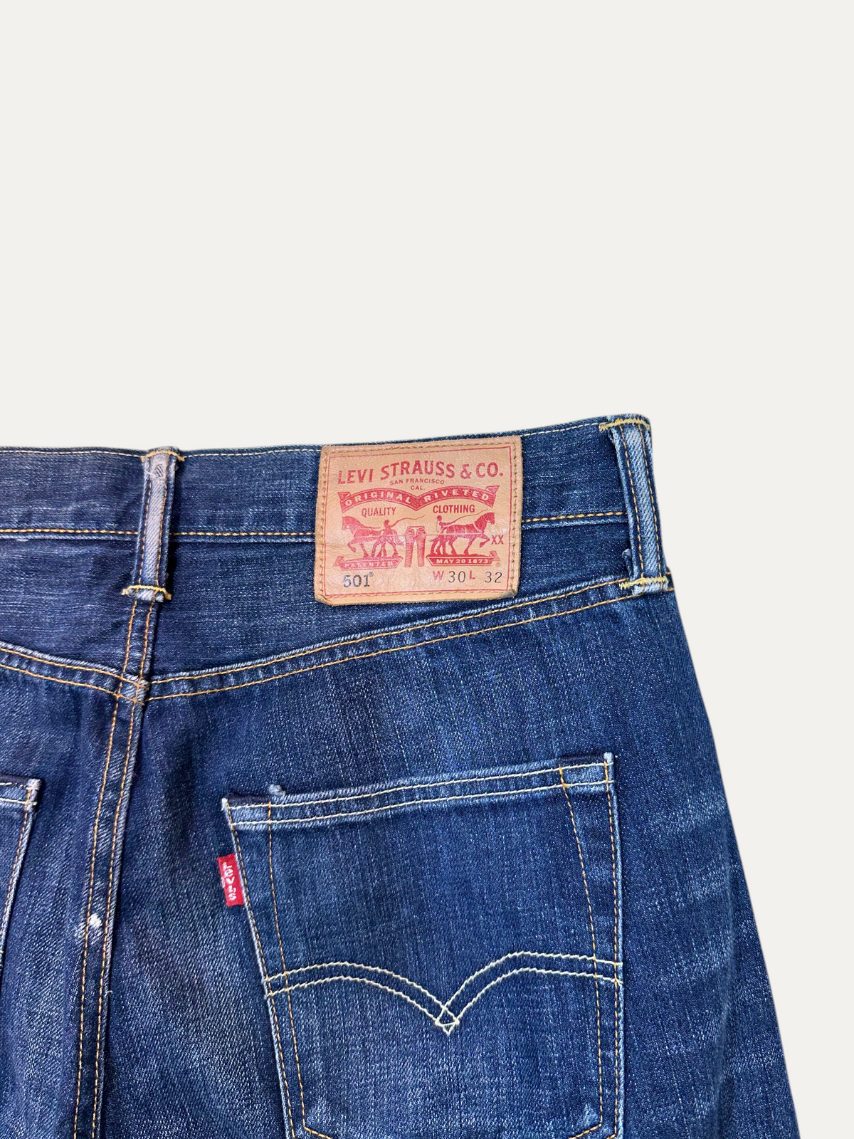 Vintage Levi's 501 Straight Jeans in blue, unisex, size W30 L32 – second-hand