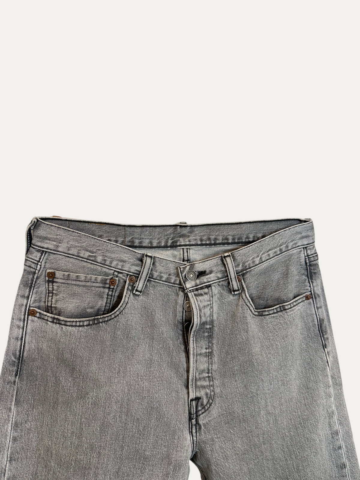 Vintage Levi's 501 Straight Jeans in grey, unisex, size W31 L30 – second-hand