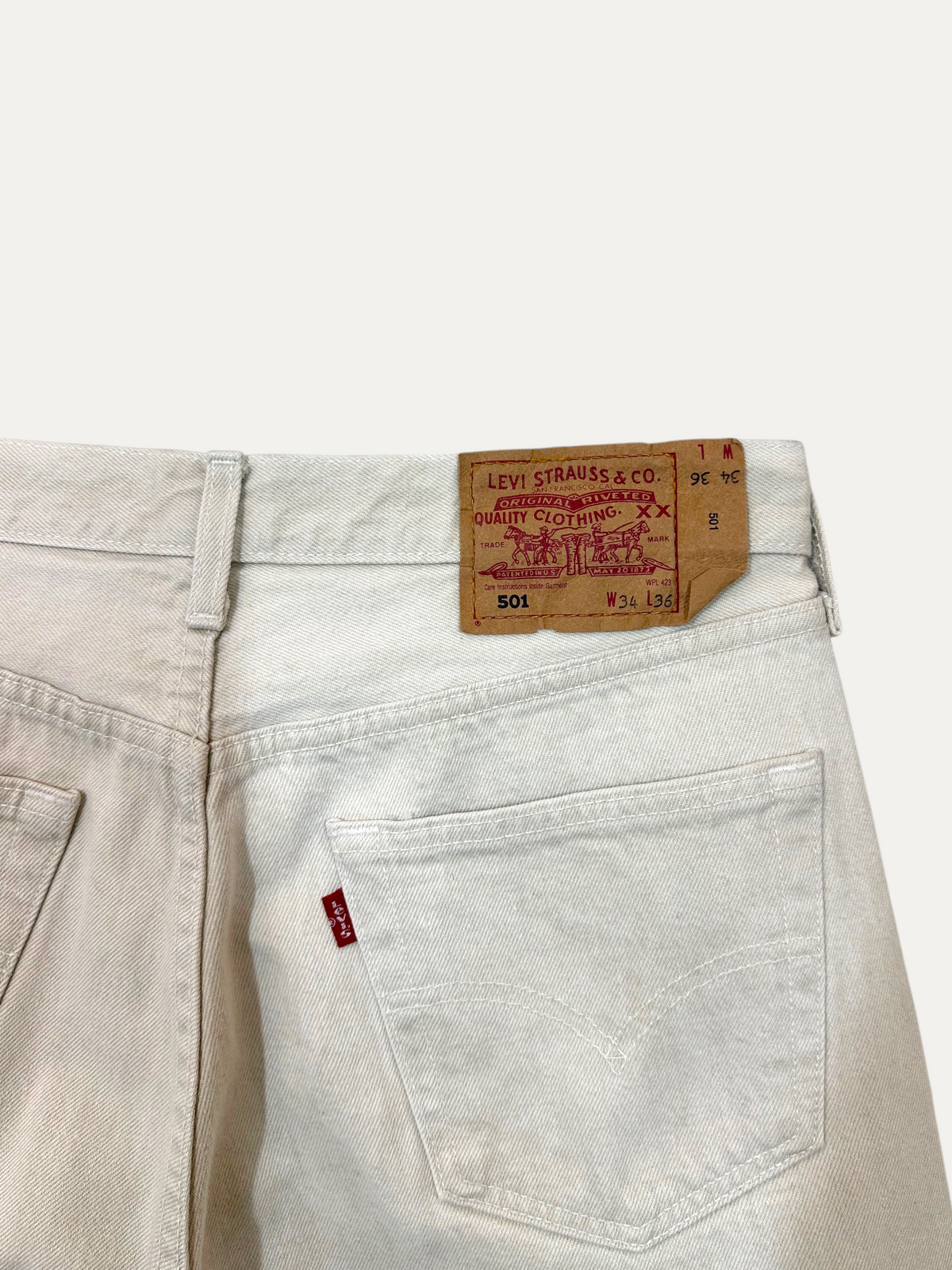 Vintage Levi's 501 Straight Jeans in beige, unisex, size W34 L36 – second-hand