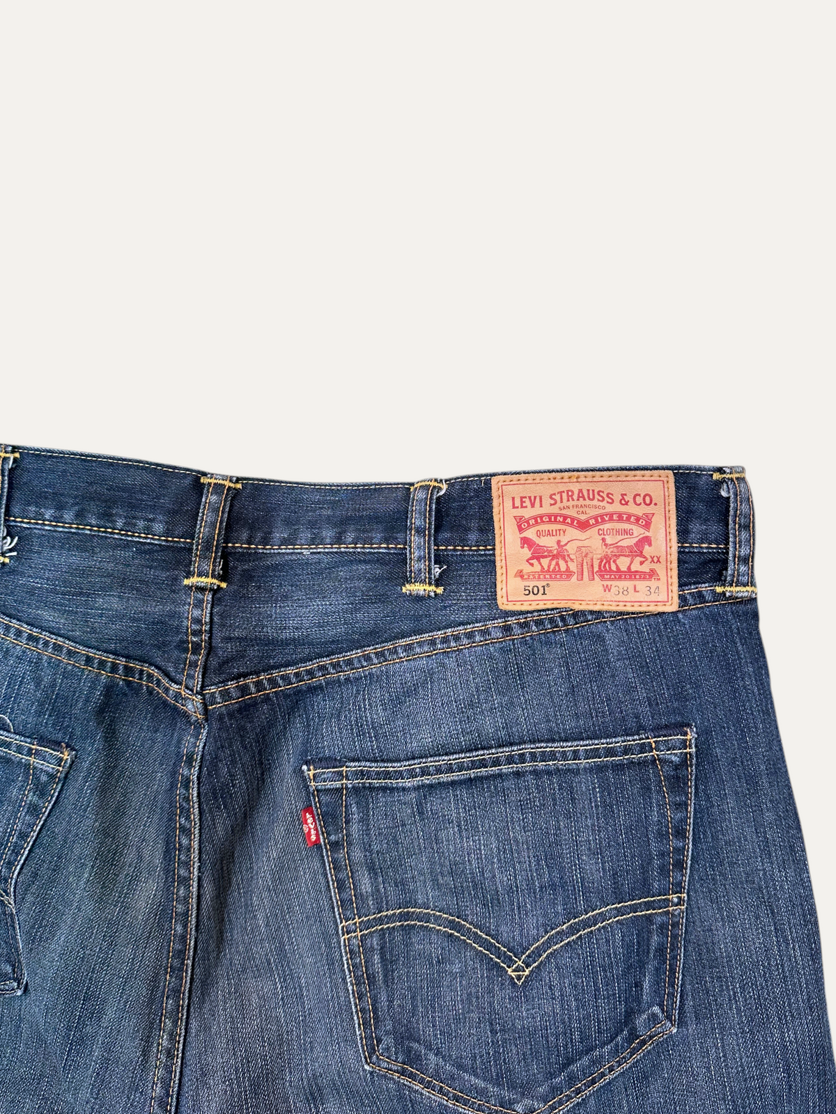 Vintage Levi's 501 Straight Jeans in blue, unisex, size W38 L34 – second-hand