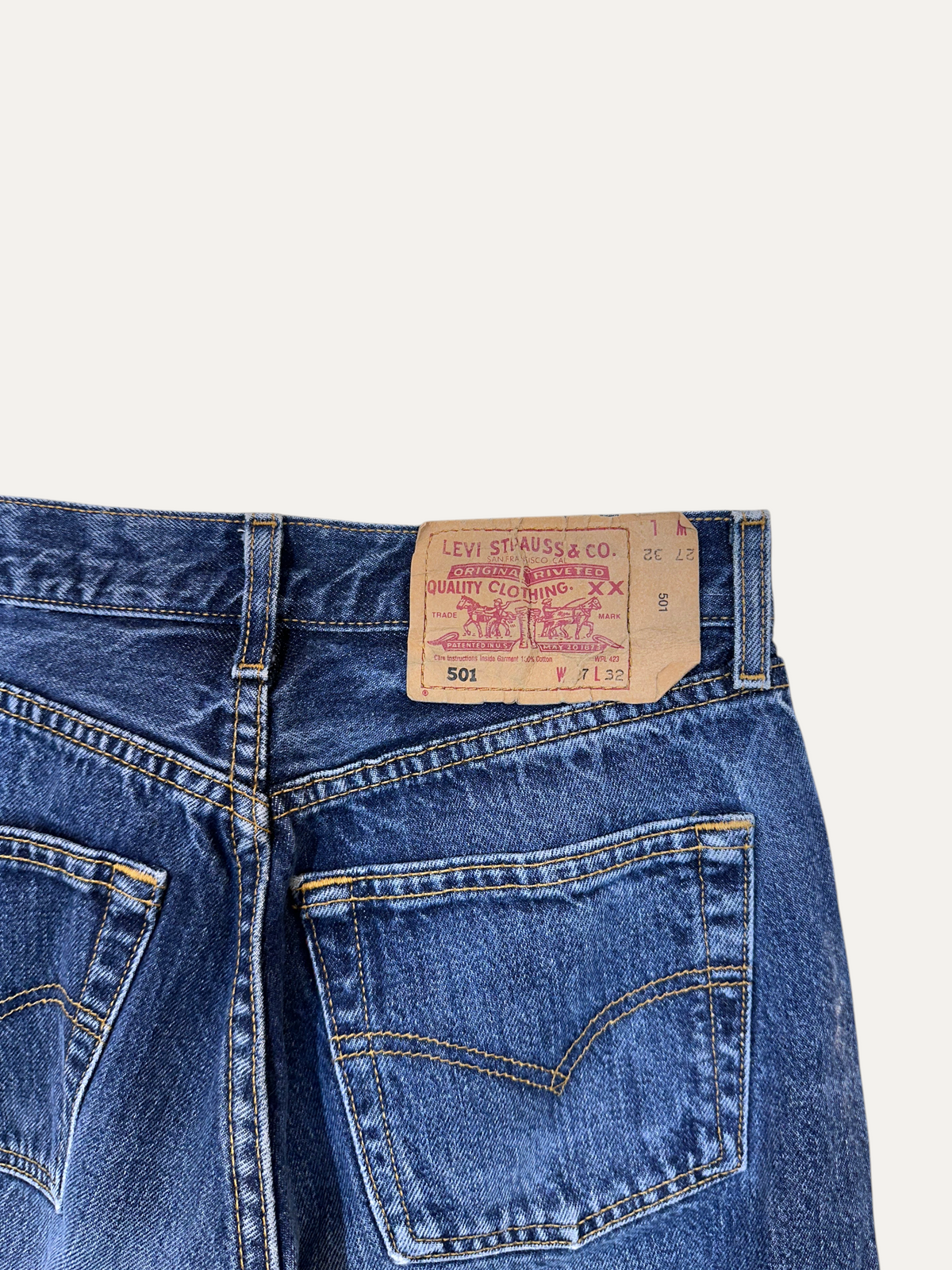 Vintage Levi's 501 Straight Jeans in blue, unisex, size W27 L32 – second-hand
