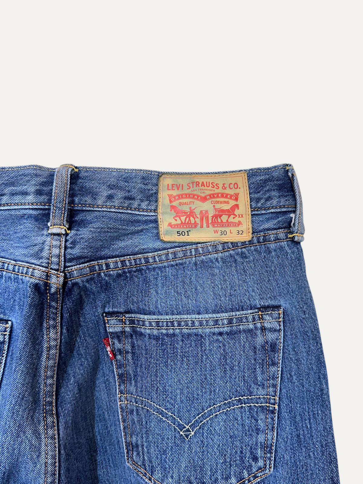Vintage Levi's 501 Straight Jeans in blue, unisex, size W30 L32 – second-hand