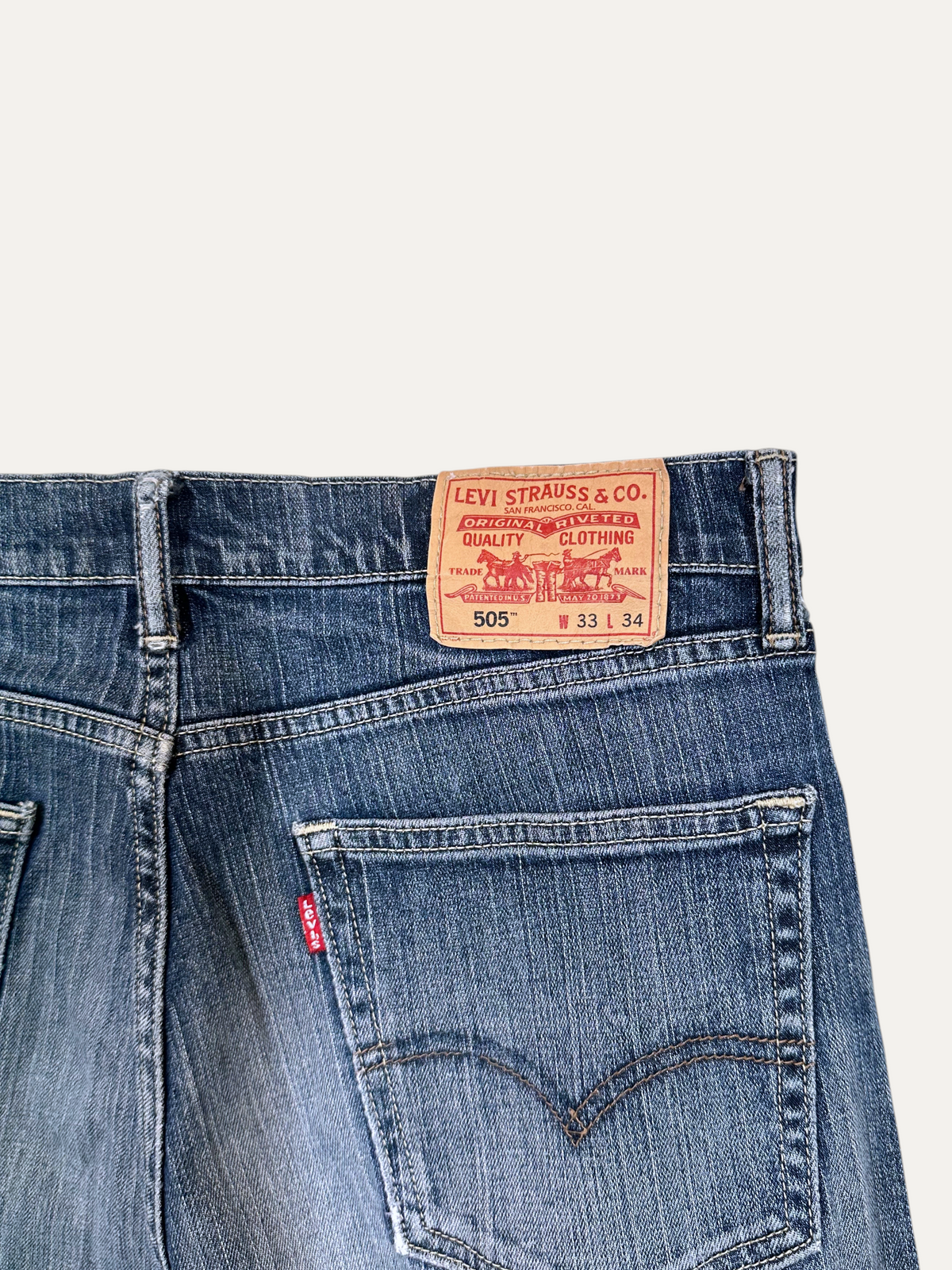 Vintage Levi's 505 Straight Jeans in blue, unisex, size W33 L34 – second-hand
