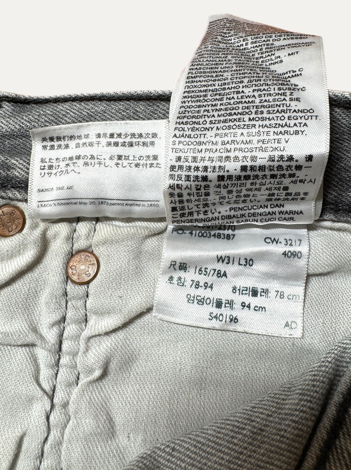 Vintage Levi's 501 Straight Jeans in grey, unisex, size W31 L30 – second-hand