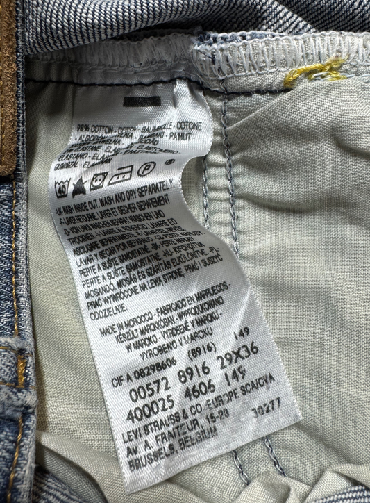 Vintage Levi's 572 Slim Jeans in blue, women's, size W29 L36 – second-hand
