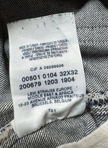 Vintage Levi's 501 Straight Jeans in blue, unisex, size W32 L32 – second-hand